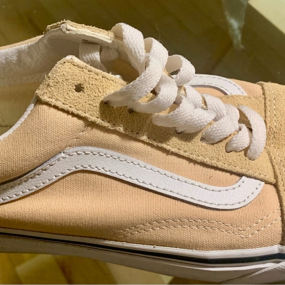 women US size 8,5. Like new. worn twice. small for me - Picture 4 of 4